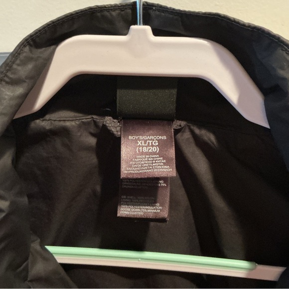 The North Face Boy’s Black 550 Down Puffer Jacket / Coat - Size XL (18-20) - Picture 7 of 7